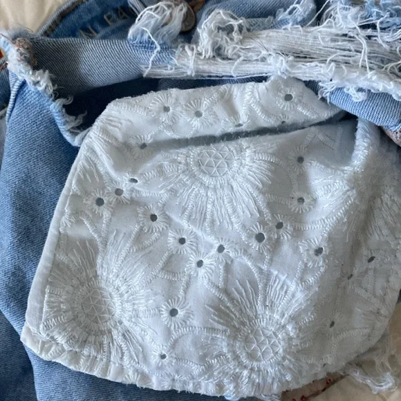 American Eagle Next Level Stretch MIDl Denim Shorts - Size 8 - EUC - Picture 9 of 9